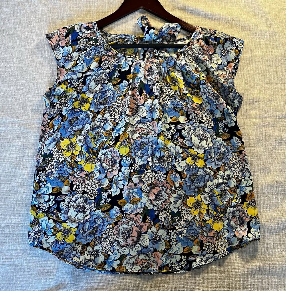 LC Lauren Conrad Floral Chiffon Sleeveless Tie Neck Keyhole Blouse Size M